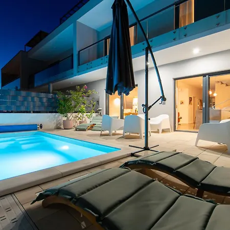 Beachfront Taris With Seaview