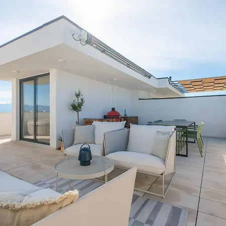 Beachfront Taris With Seaview *