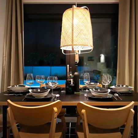 Beachfront Taris With Seaview Willa