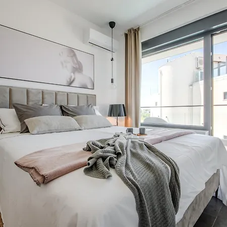 Beachfront Taris With Seaview Willa *