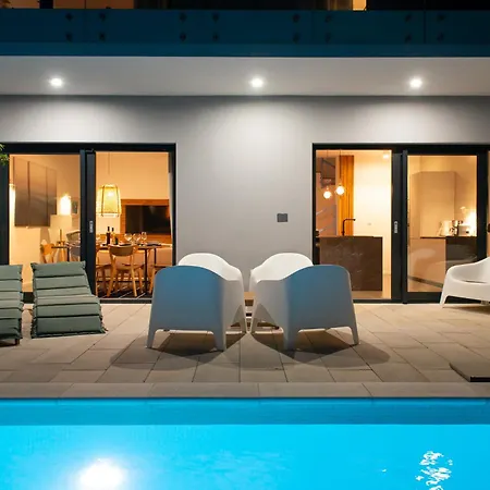 Beachfront Taris With Seaview *