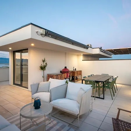 Villa Beachfront Taris With Seaview