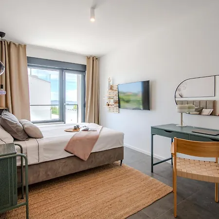 Beachfront Taris With Seaview *