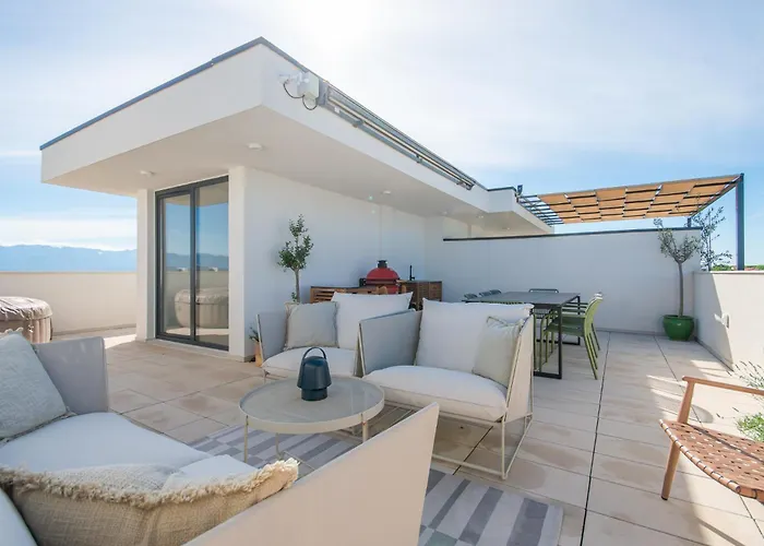 Beachfront Taris With Seaview *