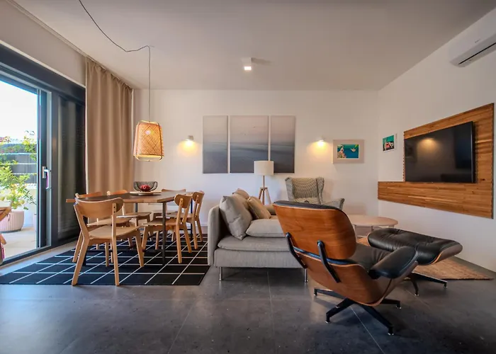 Vila Beachfront Taris With Seaview *