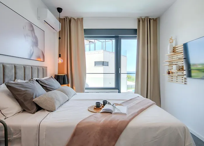 Beachfront Taris With Seaview