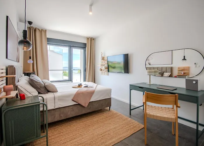 Beachfront Taris With Seaview *